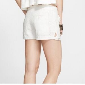 Free People White Guiprene Lace Snap Button Fly Shorts Size 6